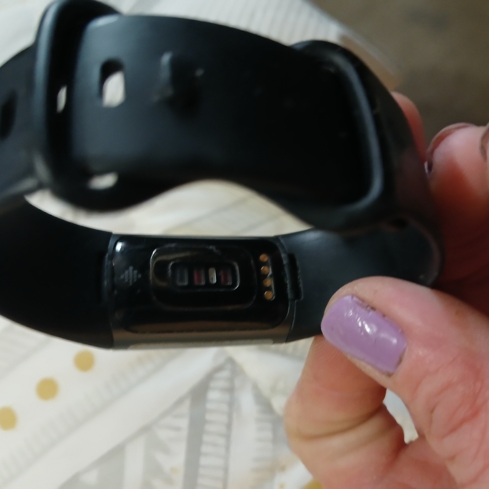 Fit bit watch - Picture 3 of 3